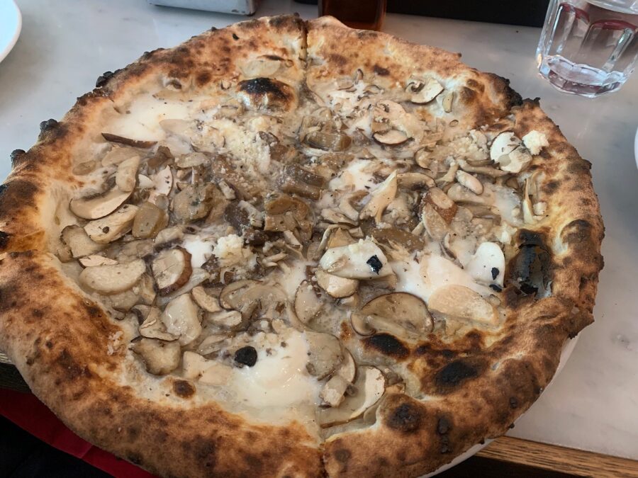 Pizzeria Azzurriのピザ