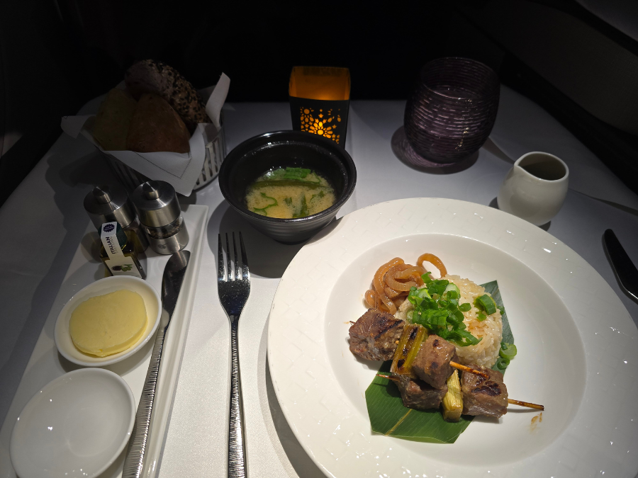 カタール航空のビジネスクラスのごはん
