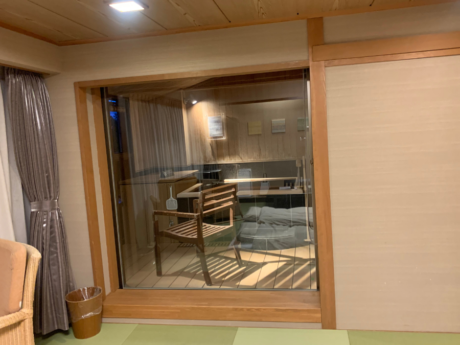 十勝川温泉第一ホテルの客室から見た露天風呂