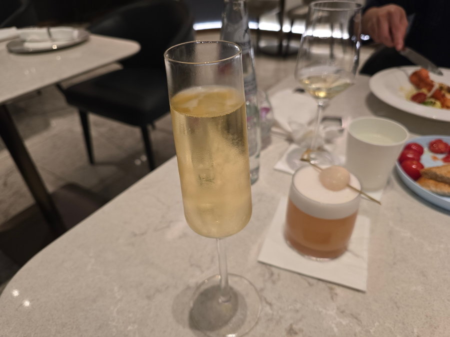 シンガポール航空のプライベートルームのドリンク