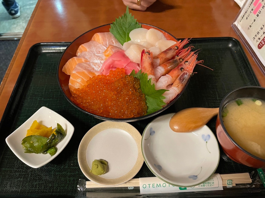 みなと食堂の海鮮丼